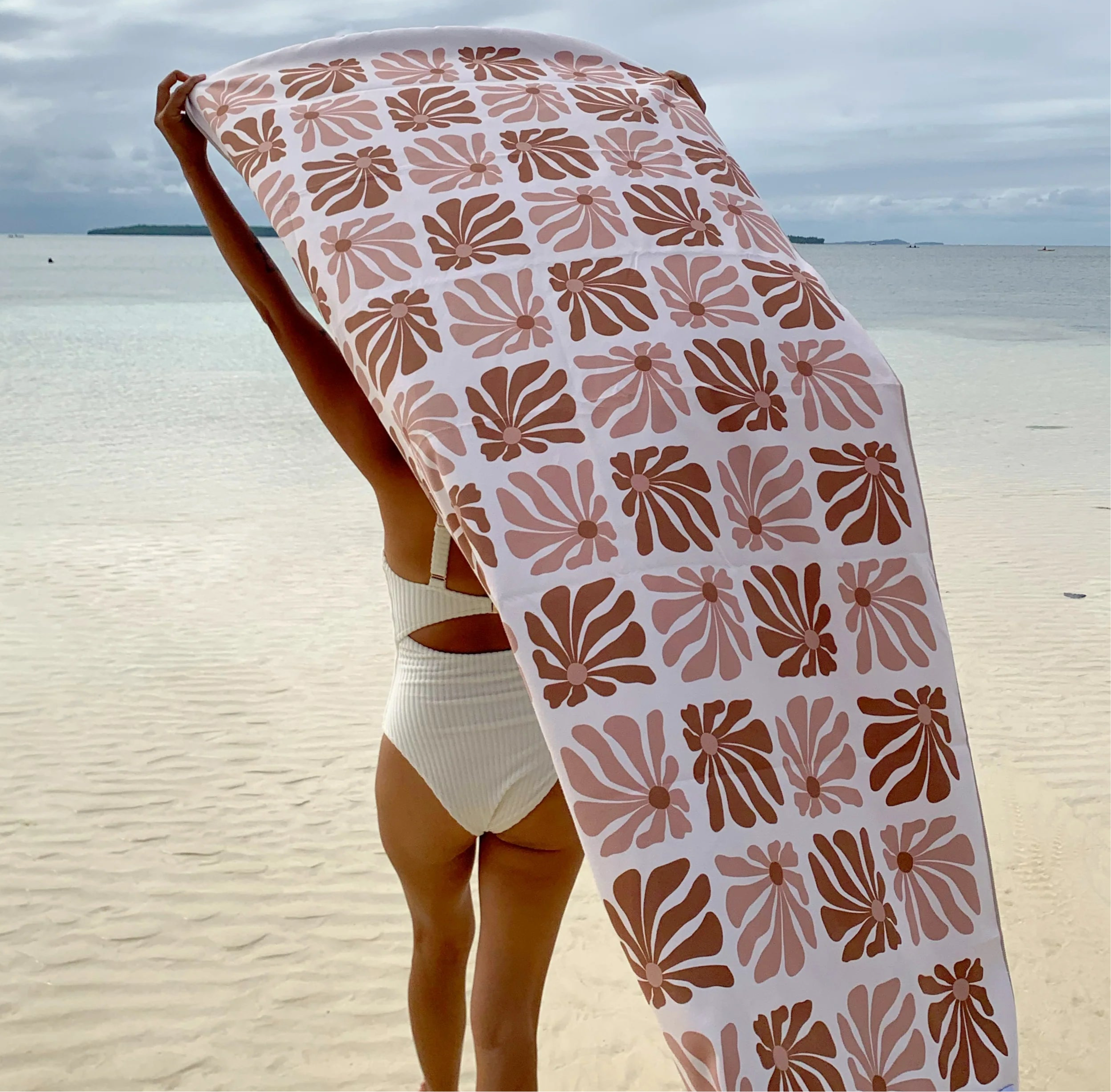 Akaia Towel