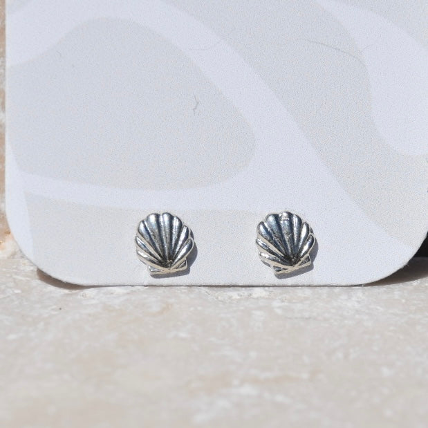 Clam Shell Studs